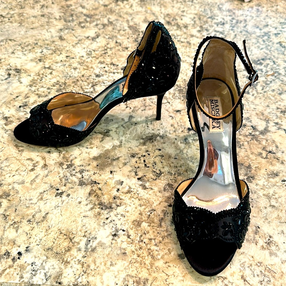 Badgley Mischka size 8 women’s embellished dress sandals, never worn